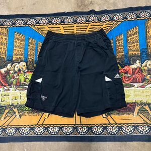 Adidas black cargo shorts Chicago bulls size xlt baggy sportswear nba casual
